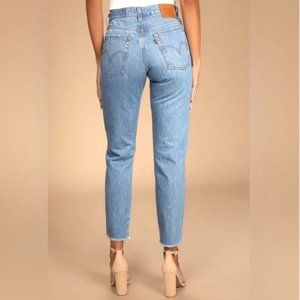 LEVI'S Premium Wedgie High Rise Raw Hem Size 27
